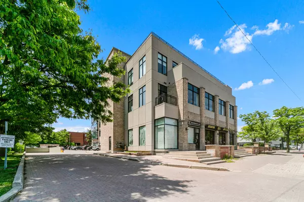 Richmond Hill, ON L4C 3B8,10376 Yonge ST #204-206