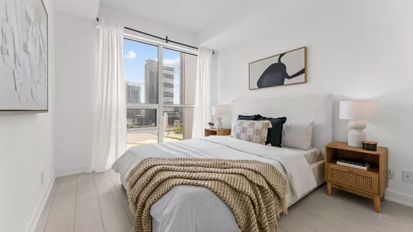 Toronto W06, ON M8V 0C1,2220 Lake Shore BLVD W #1604