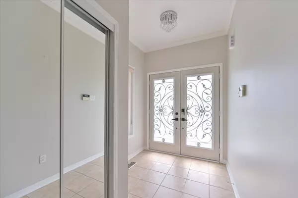 Brampton, ON L6X 0K7,15 Roundstone DR