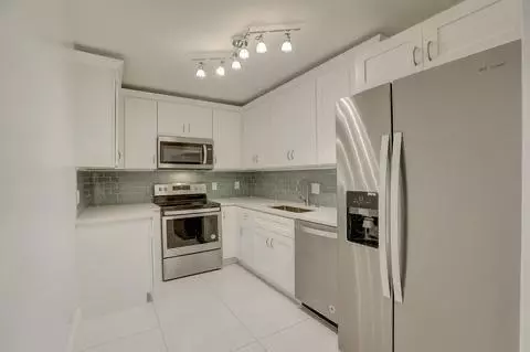 4000 N Hills Dr #6, Hollywood, FL 33021