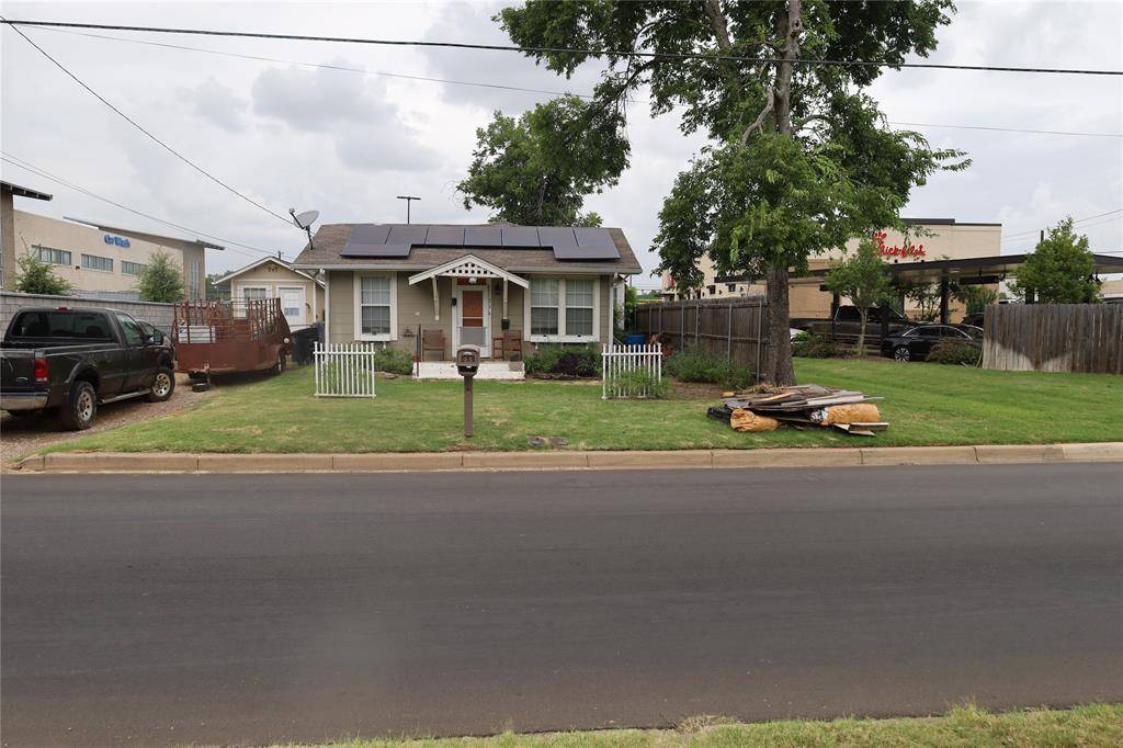 Cleburne, TX 76033,806 W Chambers Street
