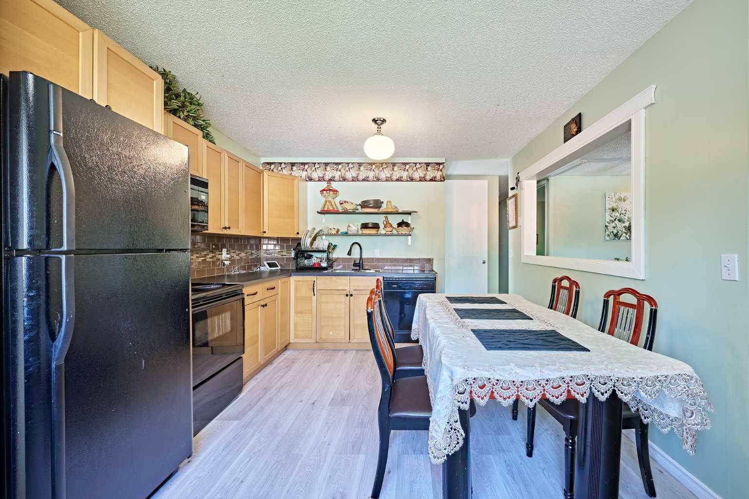 Calgary, AB T2B 2S2,47 Doverglen CRES Southeast