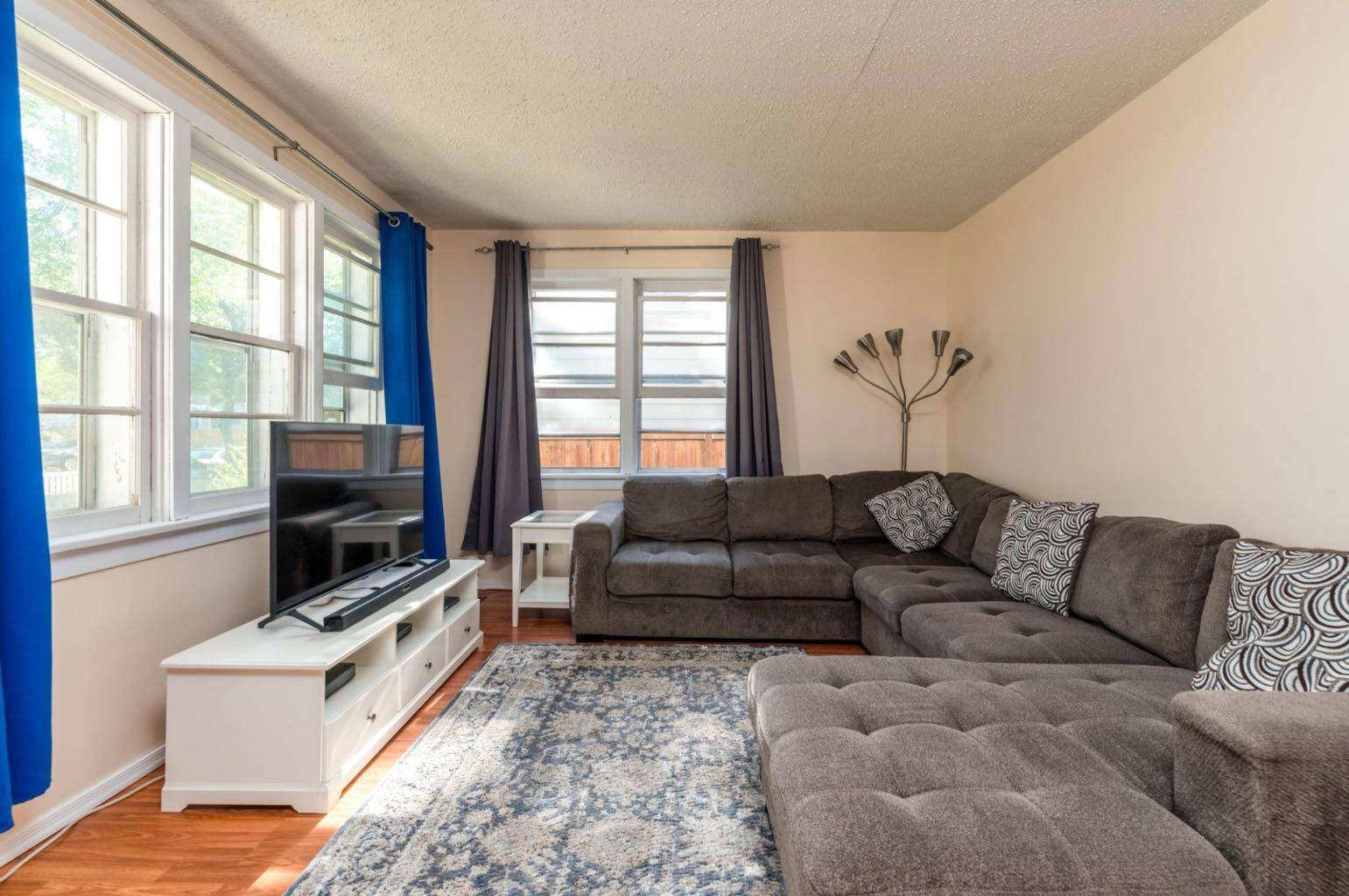 Lloydminster, AB T9V0M9,5412 50 ST
