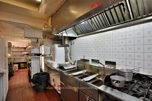 Toronto C02, ON M5S 1X4,388 Bloor ST W
