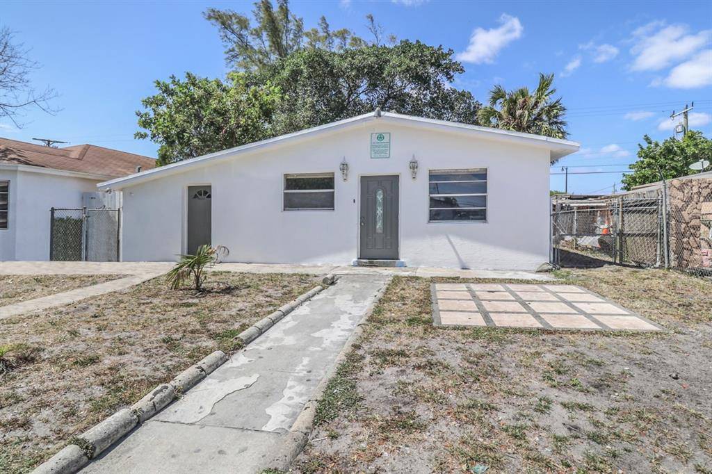 3017 NW 2nd St, Pompano Beach, FL 33069