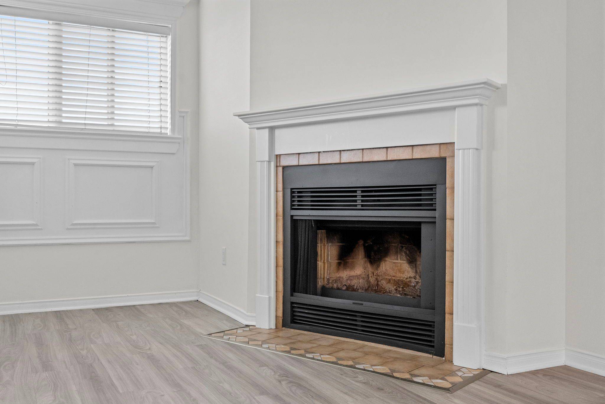 Barrie, ON L4M 6J3,126 Bell Farm RD #B04
