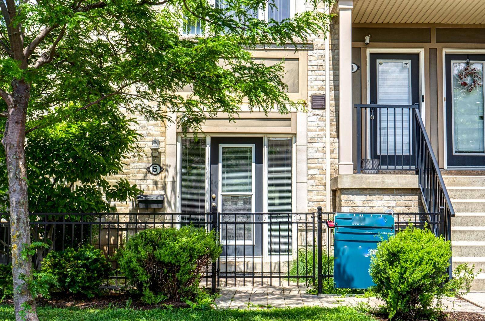 Mississauga, ON L5M 0S3,2915 Hazelton PL #5