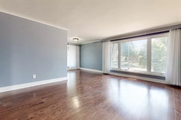Toronto C13, ON M3A 1N5,22 Royal Doulton DR