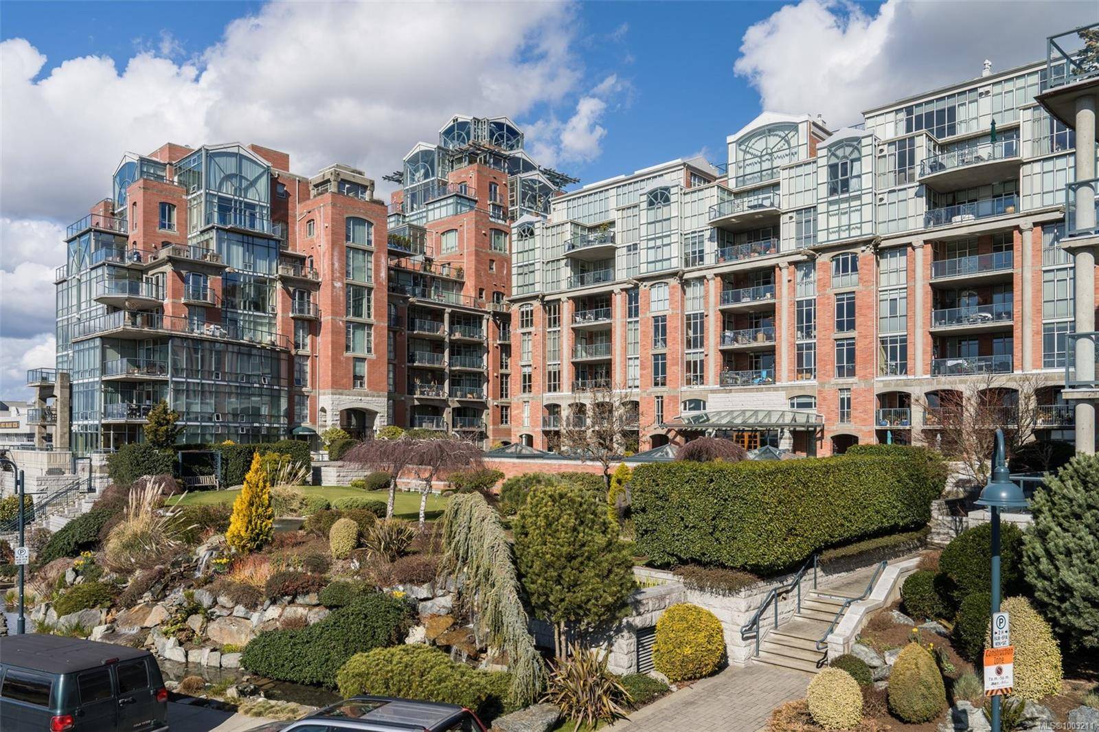Victoria, BC V8V 4Z9,21 Dallas Rd #410