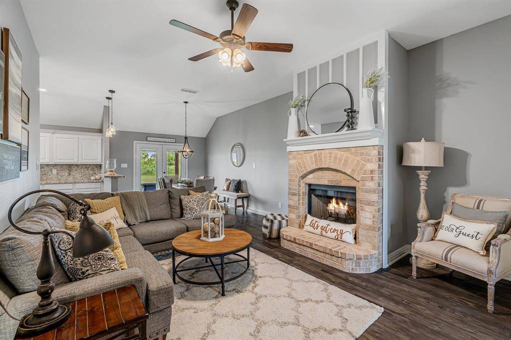 Alma, TX 75119,160 Grays Creek Circle