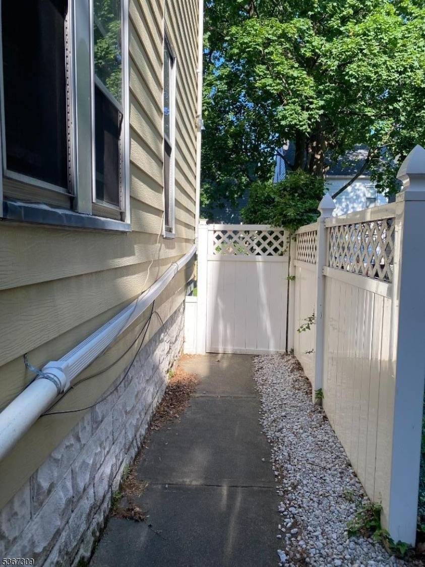 Paterson City, NJ 07504,693 E 28th St