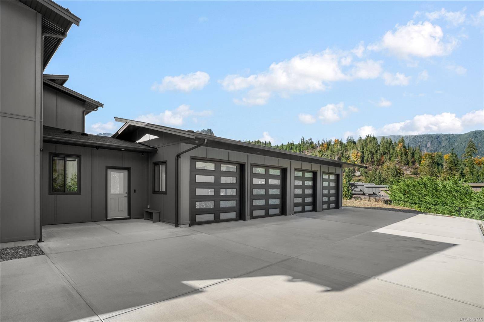 Lake Cowichan, BC V0R 2G1,7337 Lakefront Pl