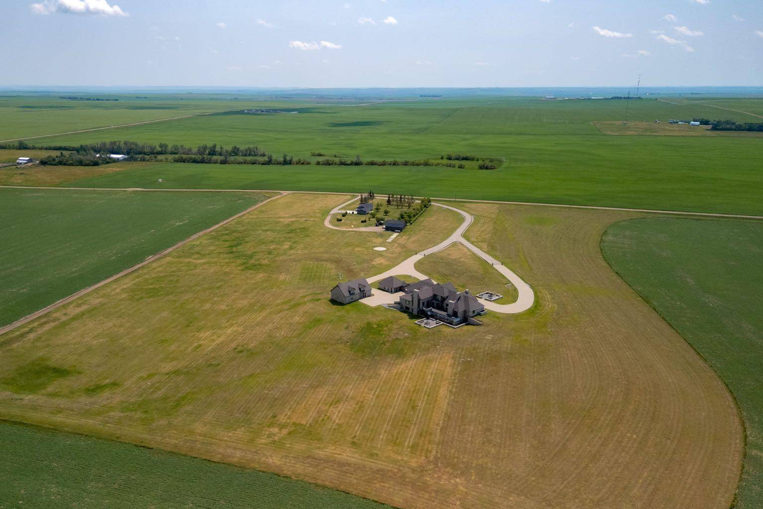 Rural Kneehill County, AB T3R 0K4,240046 284