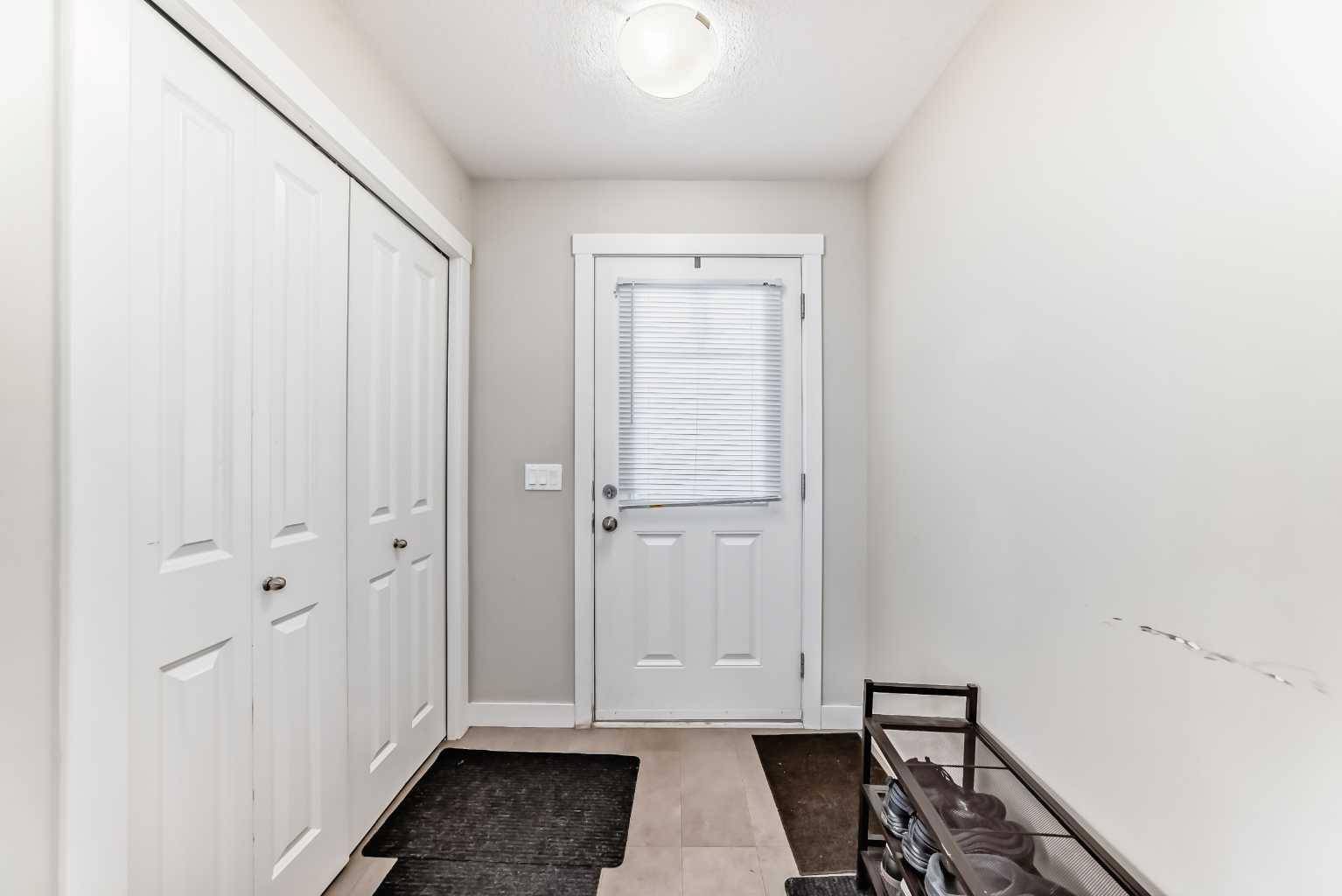Chestermere, AB T1X 0P6,300 Marina DR #178