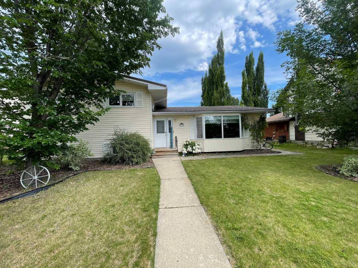 4305 55 AVE, Olds, AB T4H 1B5