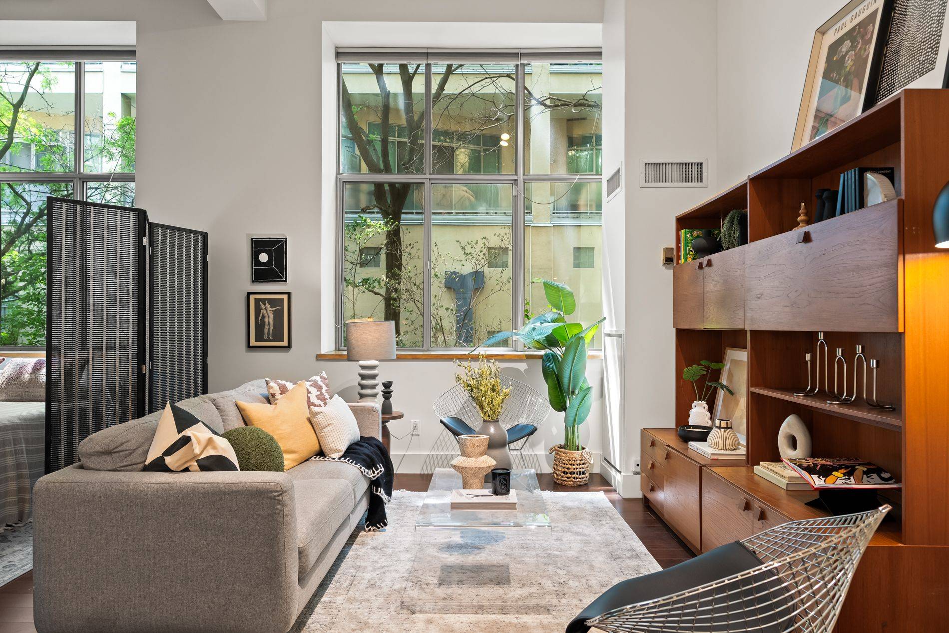 Toronto C01, ON M5T 3K6,21 Nassau ST #202