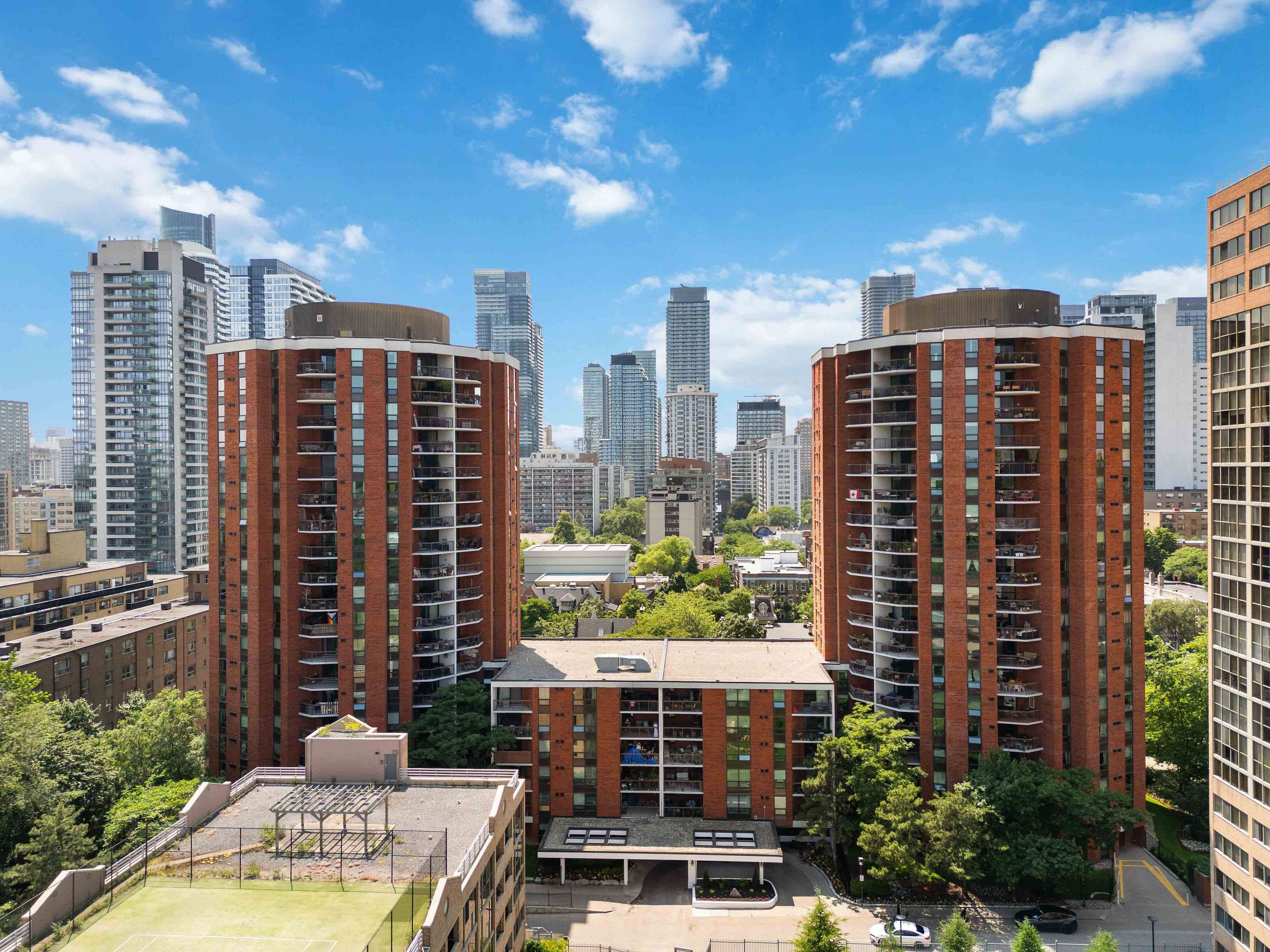 Toronto C08, ON M4Y 2V6,77 Maitland PL #1906