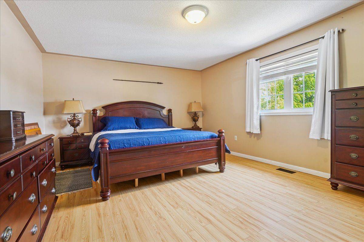 Clarington, ON L1C 0C5,285 West Scugog LN