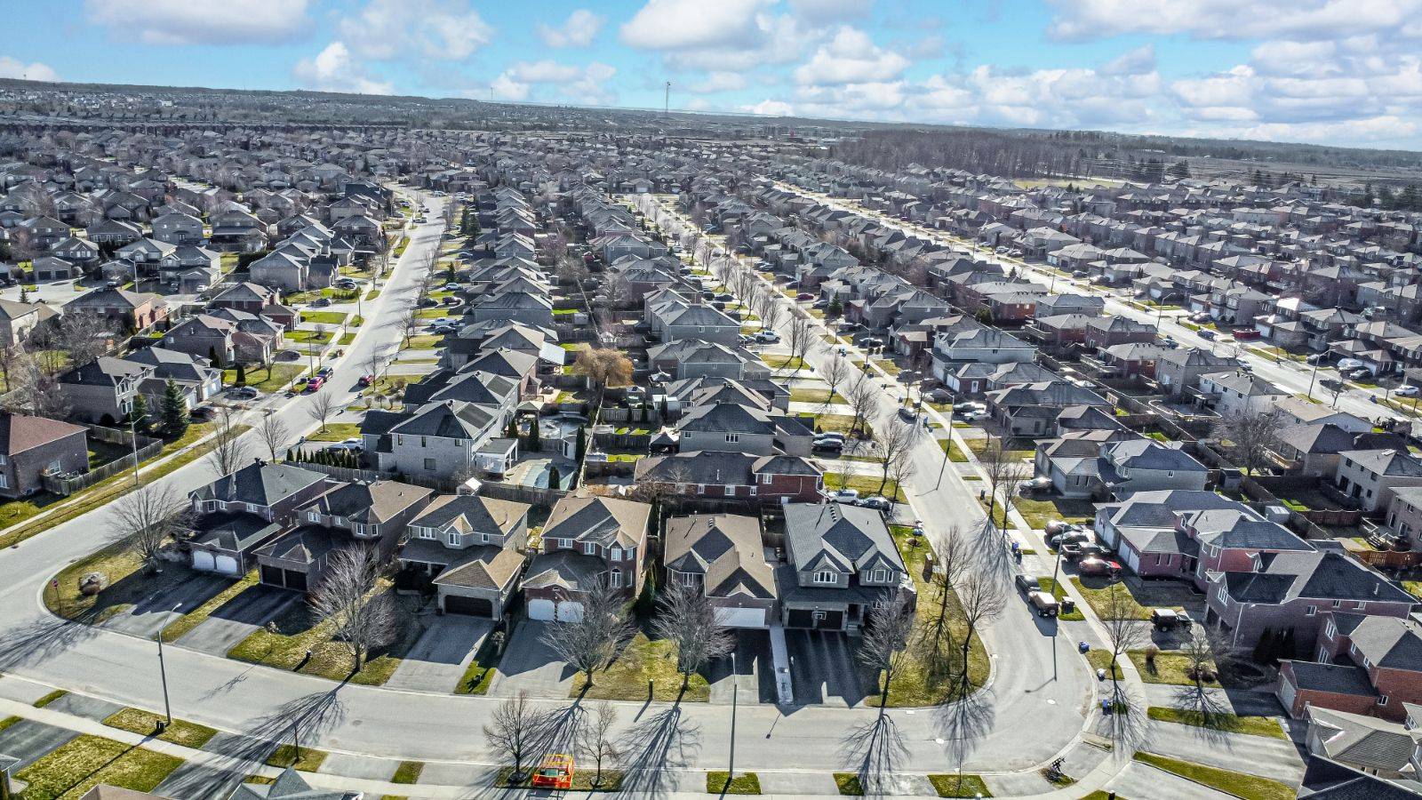 Barrie, ON L4N 0V2,10 Stephanie LN