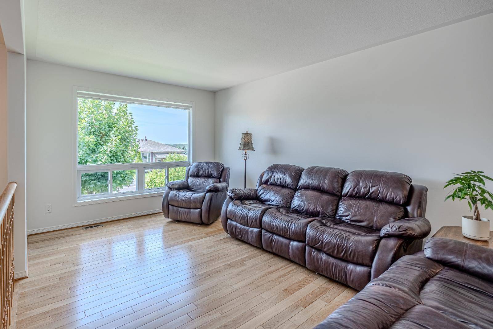 Orillia, ON L3V 8A9,14 Jordon CRES
