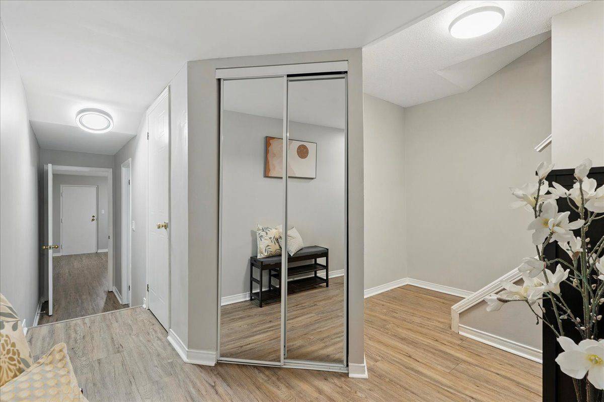 Burlington, ON L7S 2H7,895 Maple AVE S #617