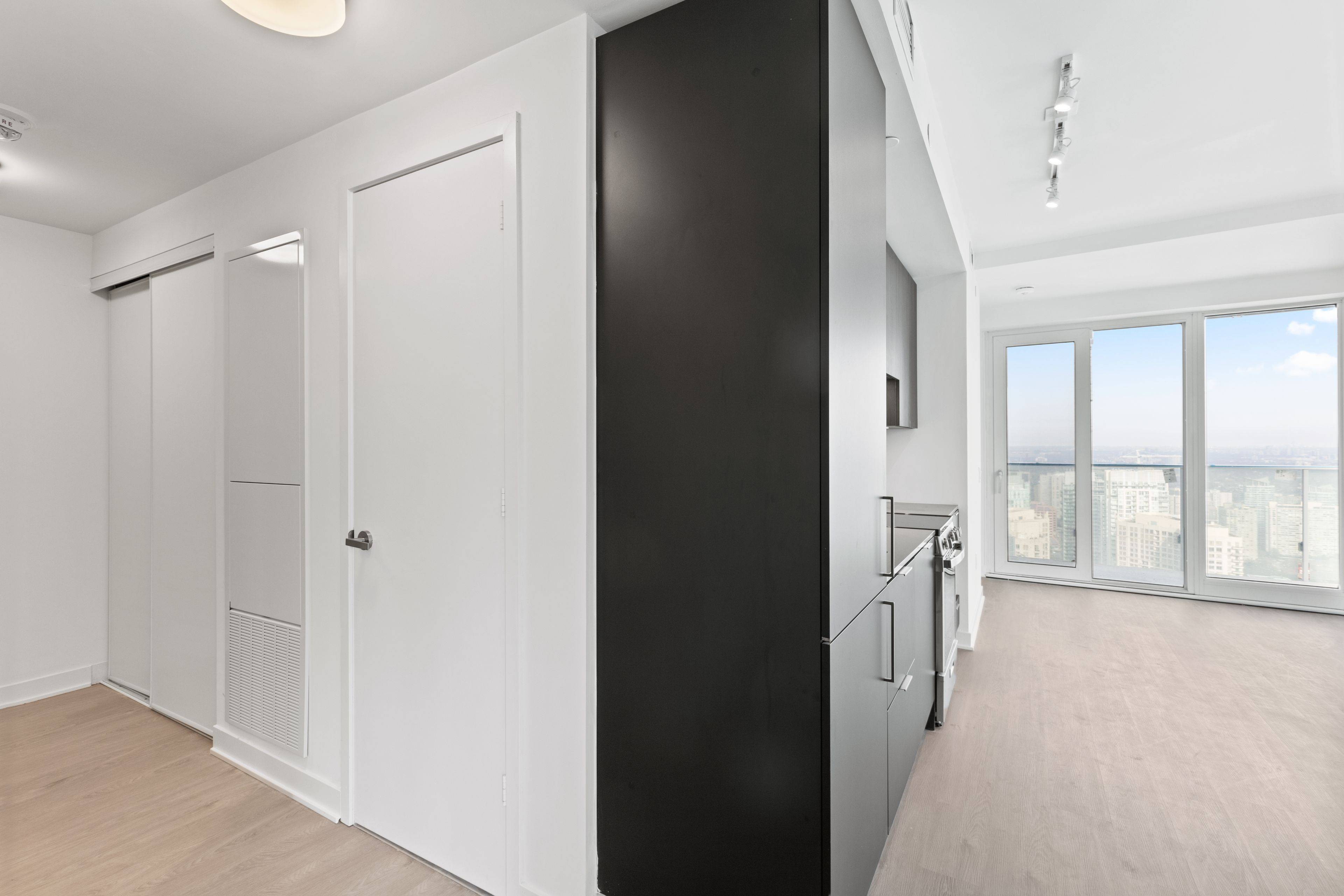 Mississauga, ON L5B 0M3,3900 Confederation Pkwy #4303