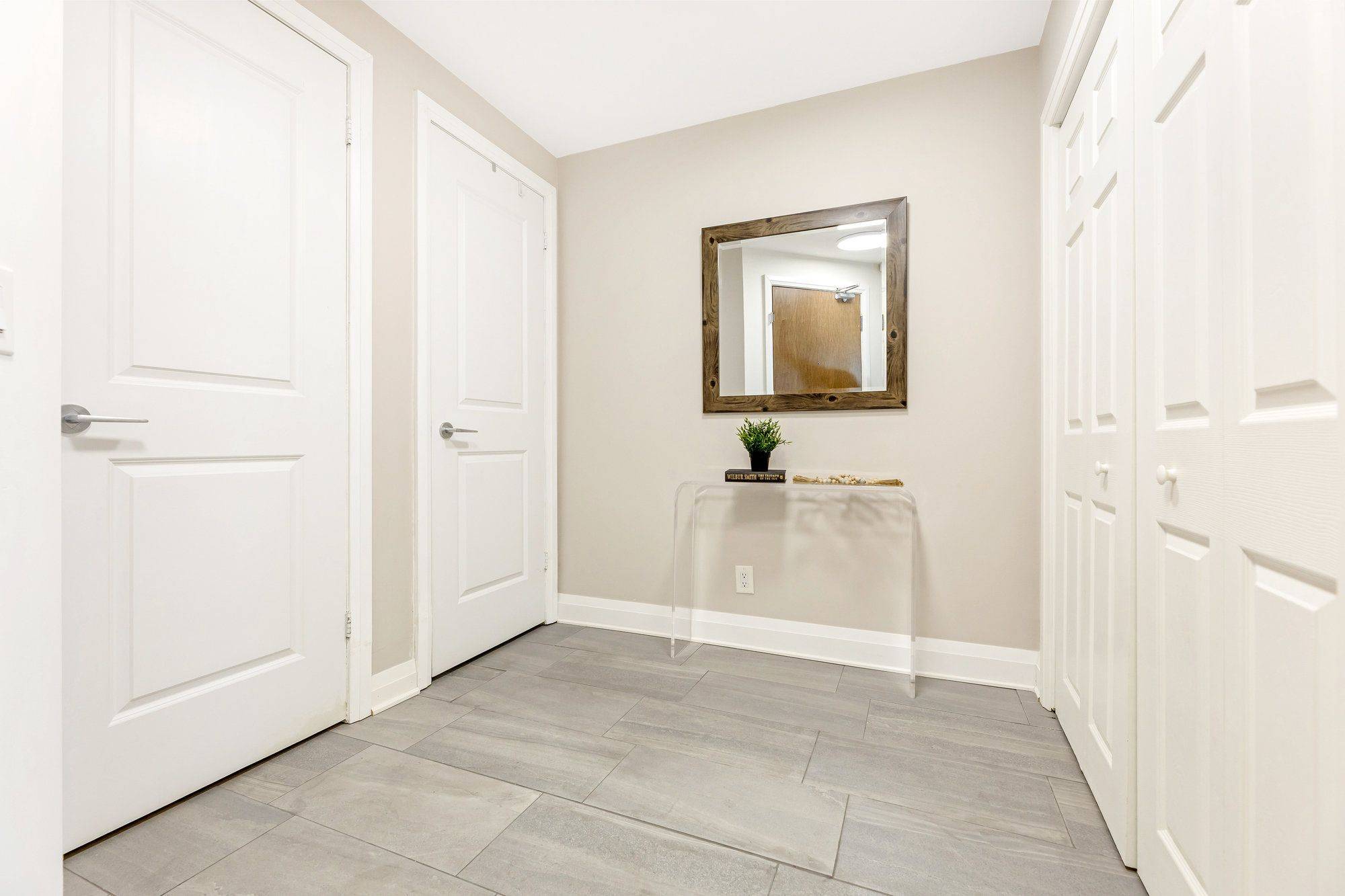 Mississauga, ON L5J 0A3,1055 Southdown RD #402
