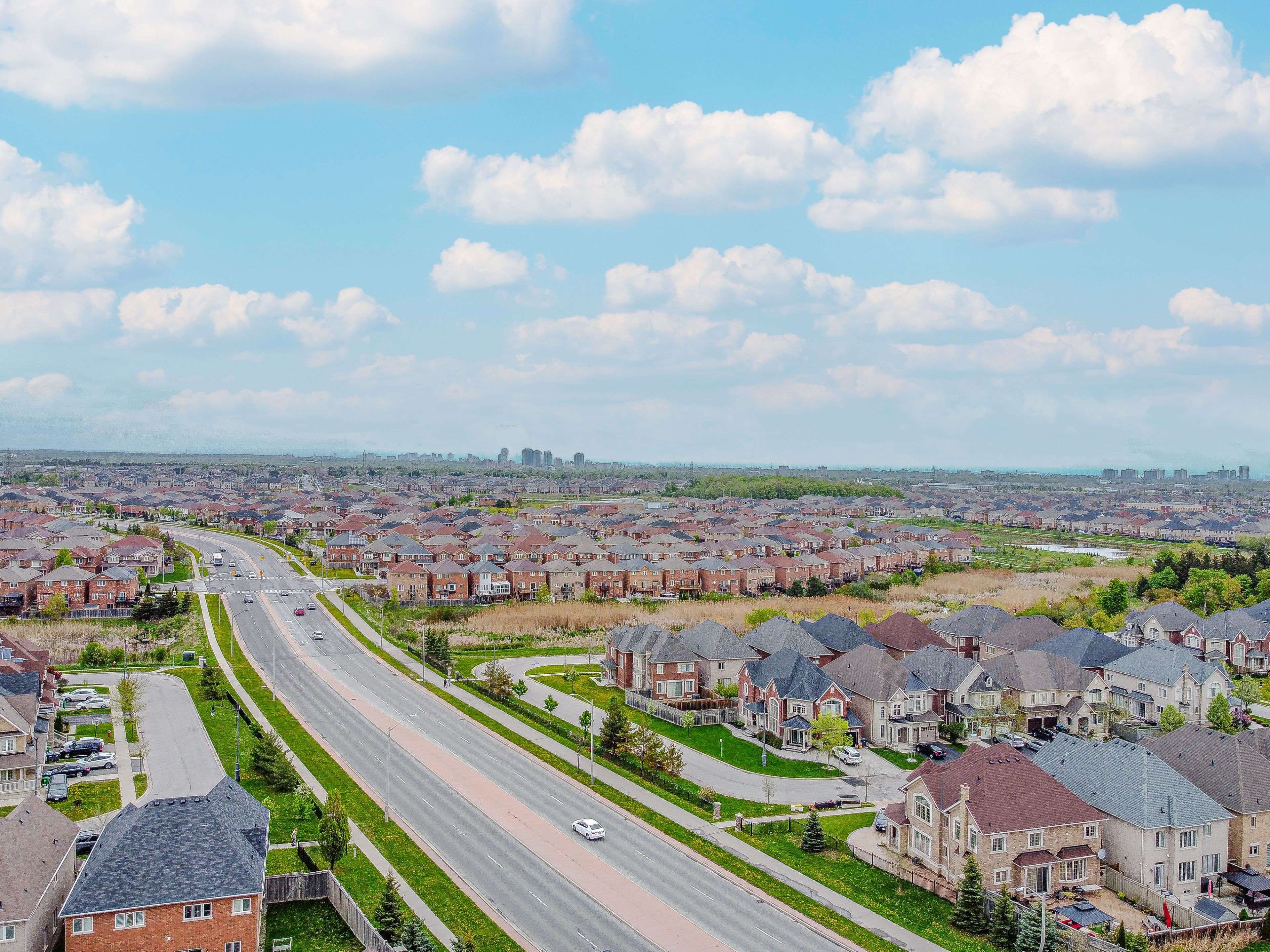 Brampton, ON L6X 3B4,15 Orangeblossom TRL #Upper
