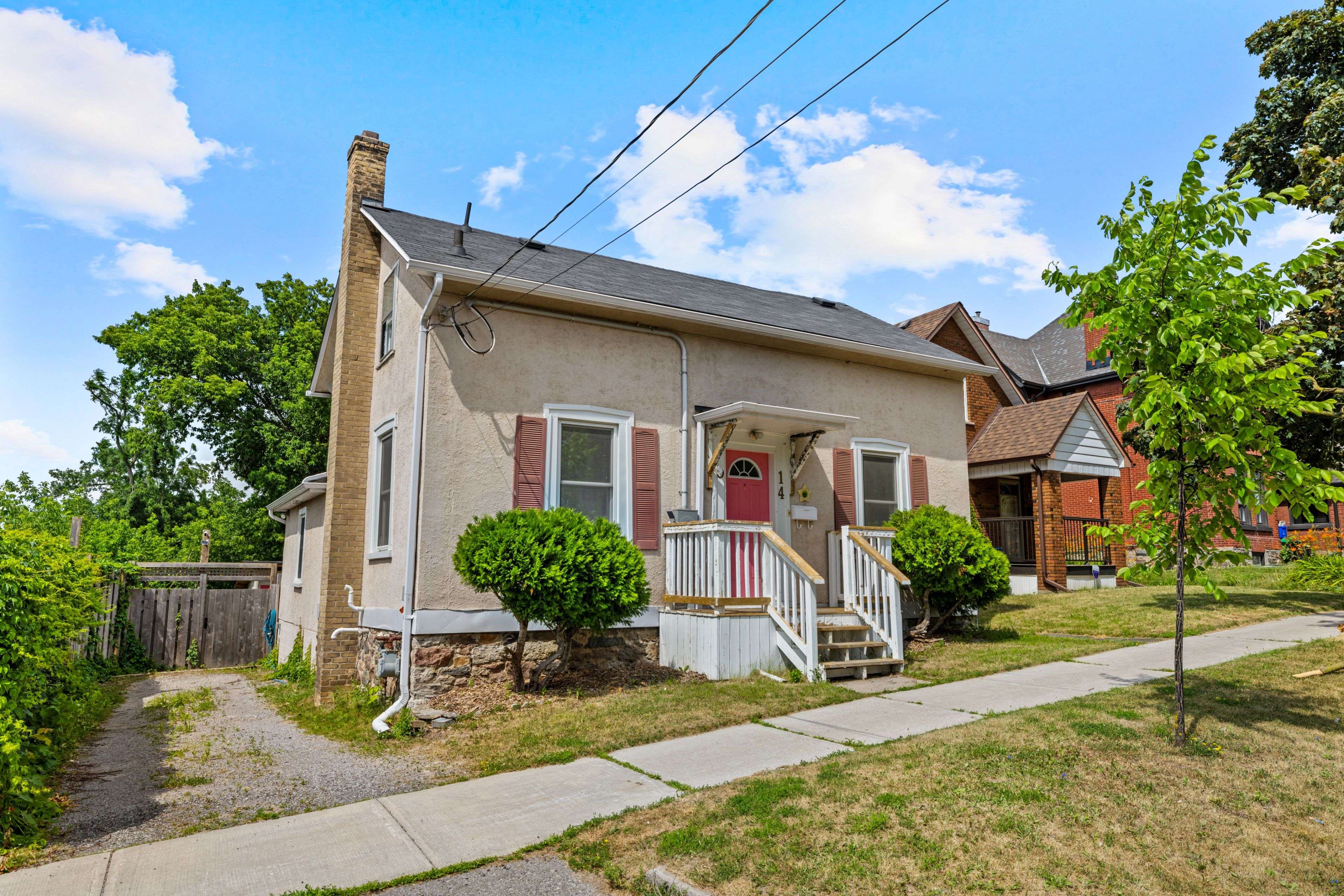 Peterborough Central, ON K9H 2R7,14 Kirk ST