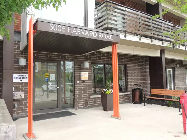 5005 HARVARD RD #214, Mississauga, ON L5M 0W5