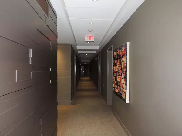 Mississauga, ON L5M 0W5,5005 HARVARD RD #214