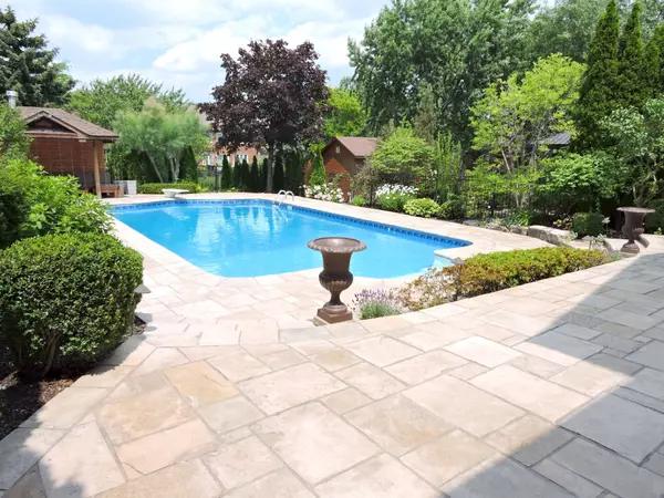 Mississauga, ON L5M 5S8,2917 Coulson CT