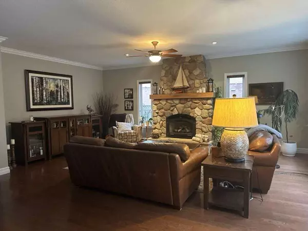 London North, ON N6H 5T2,327 Richmeadow RD