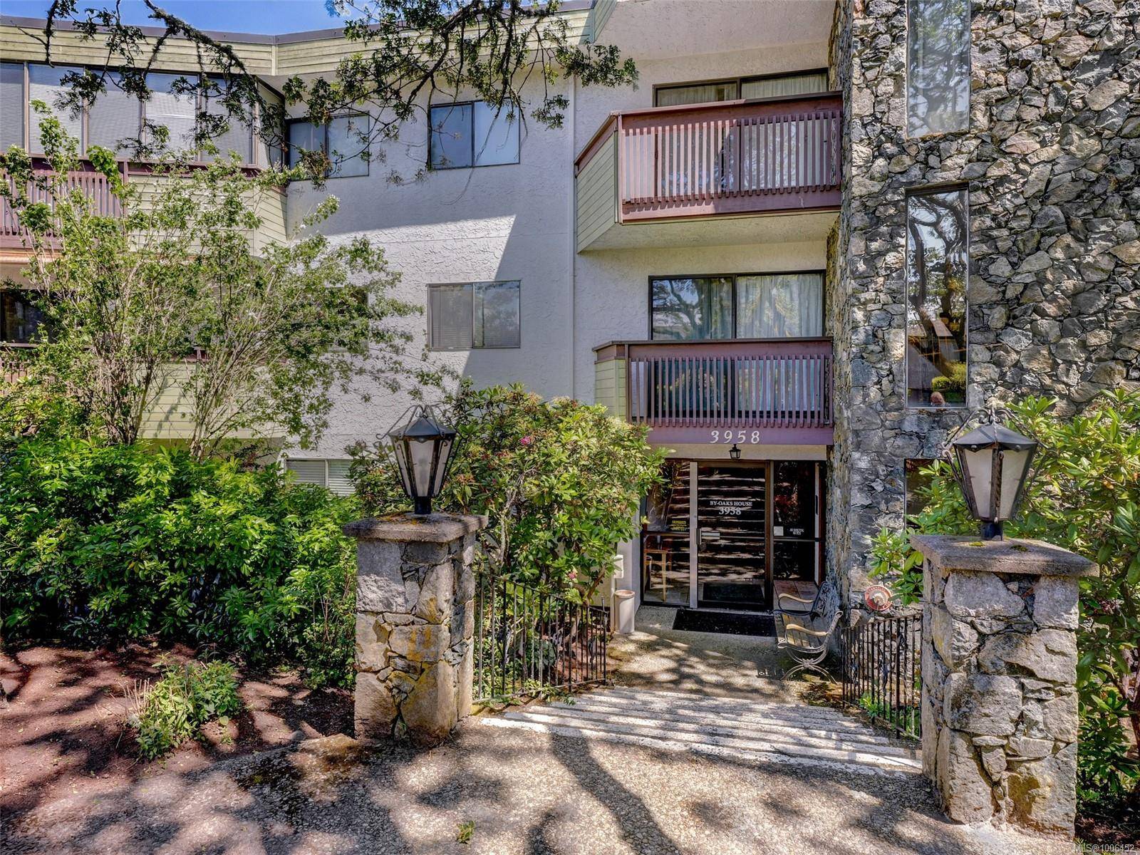 3958 Cedar Hill Rd #32, Saanich, BC V8N 3B8