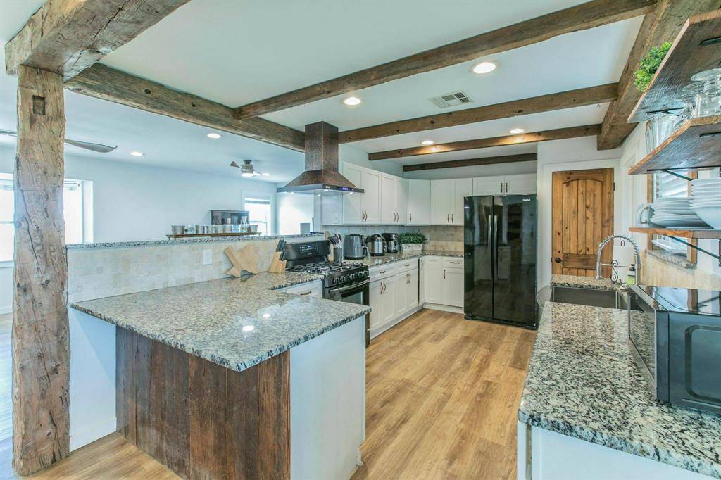 Elm Mott, TX 76640,325 Grassy Way