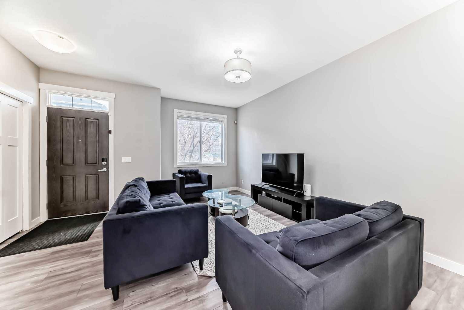 Calgary, AB T3P 0R8,565 Evanston MNR NW