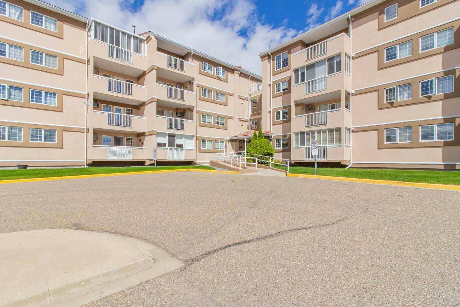 Medicine Hat, AB T1B 4E8,22 Park Meadows DR Southeast #320