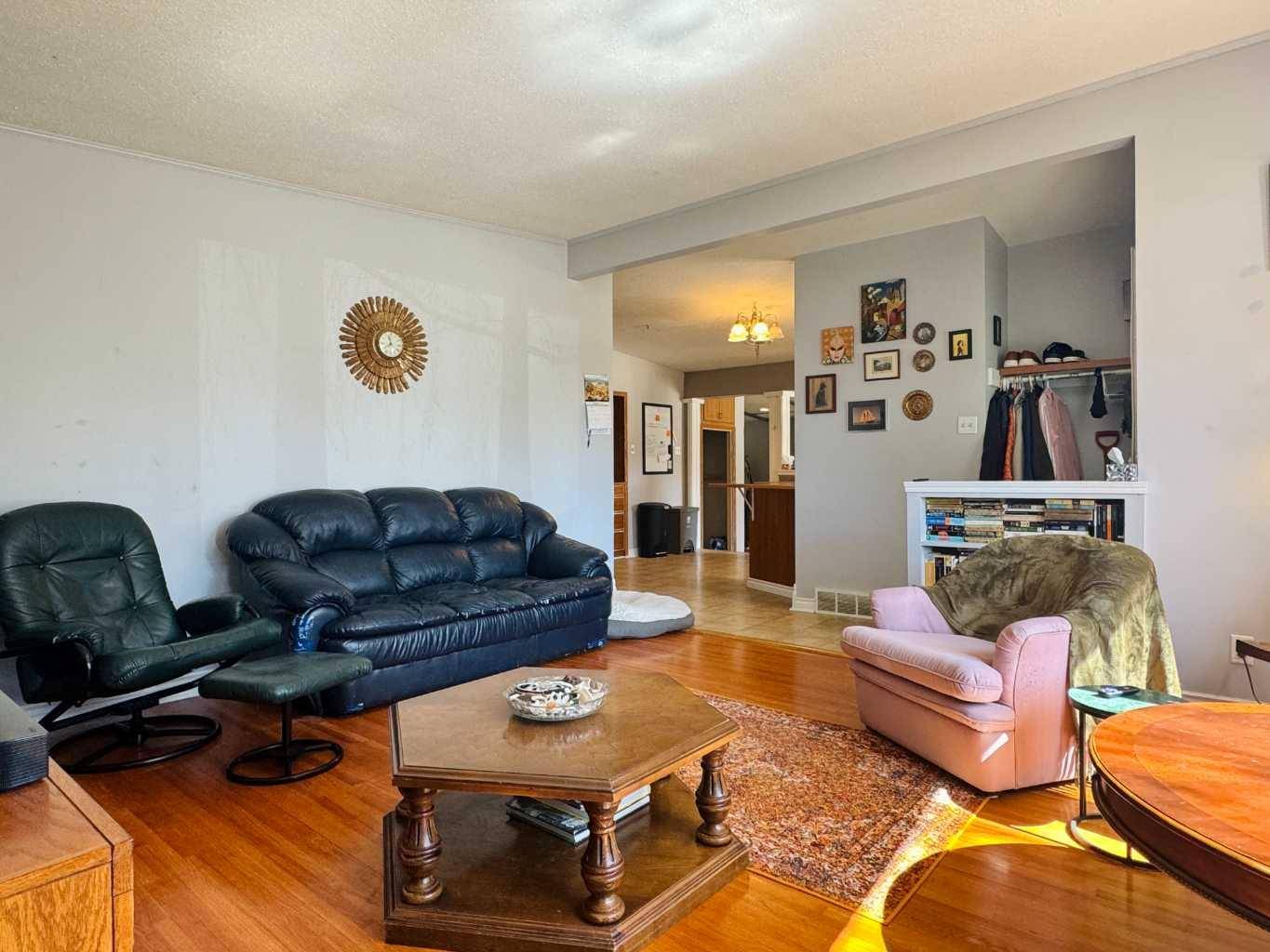 Lethbridge, AB T1K 0Y7,1519 16 AVE S