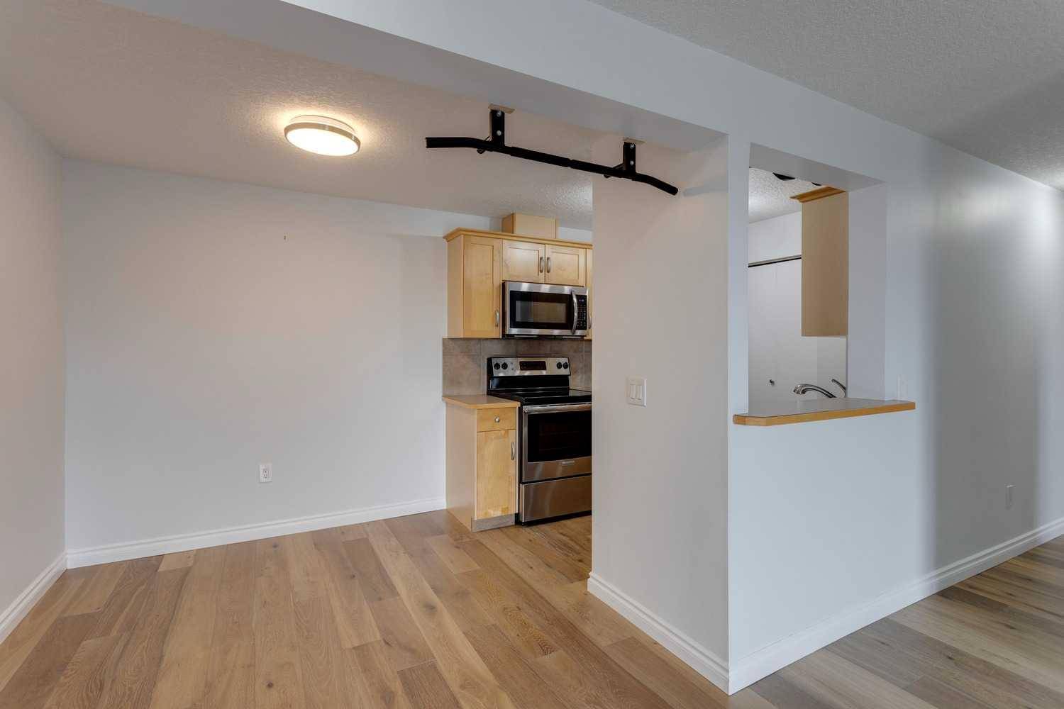 Calgary, AB T2W 5H1,13045 6 ST SW #3306