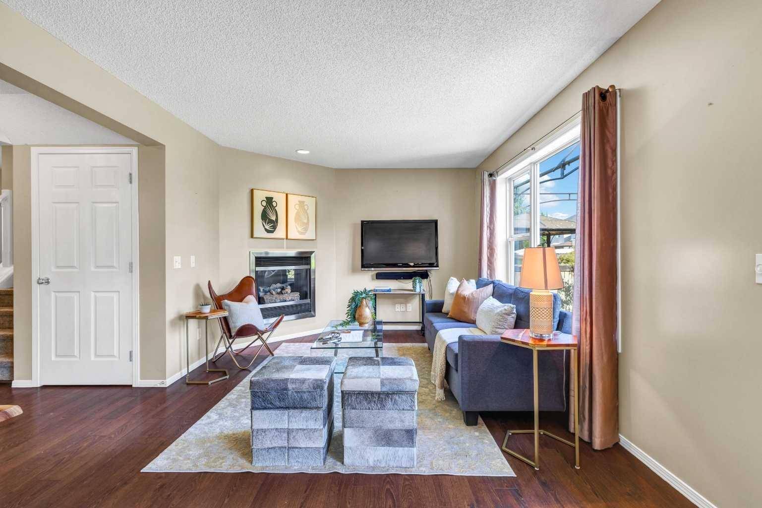 Calgary, AB T2Z 4R6,360 Copperfield BLVD SE
