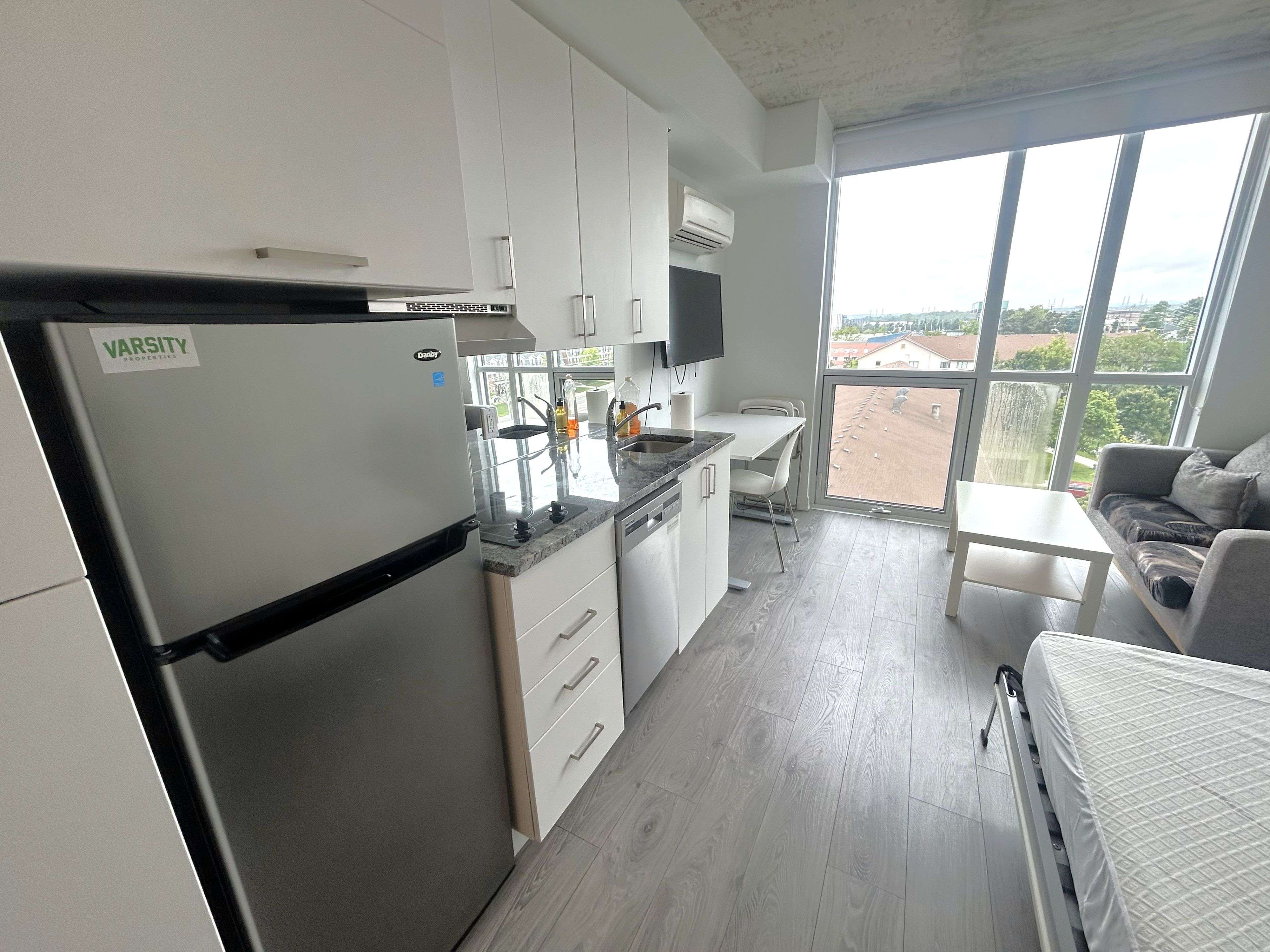 Oshawa, ON L1G 4Y3,1900 Simcoe ST N #719