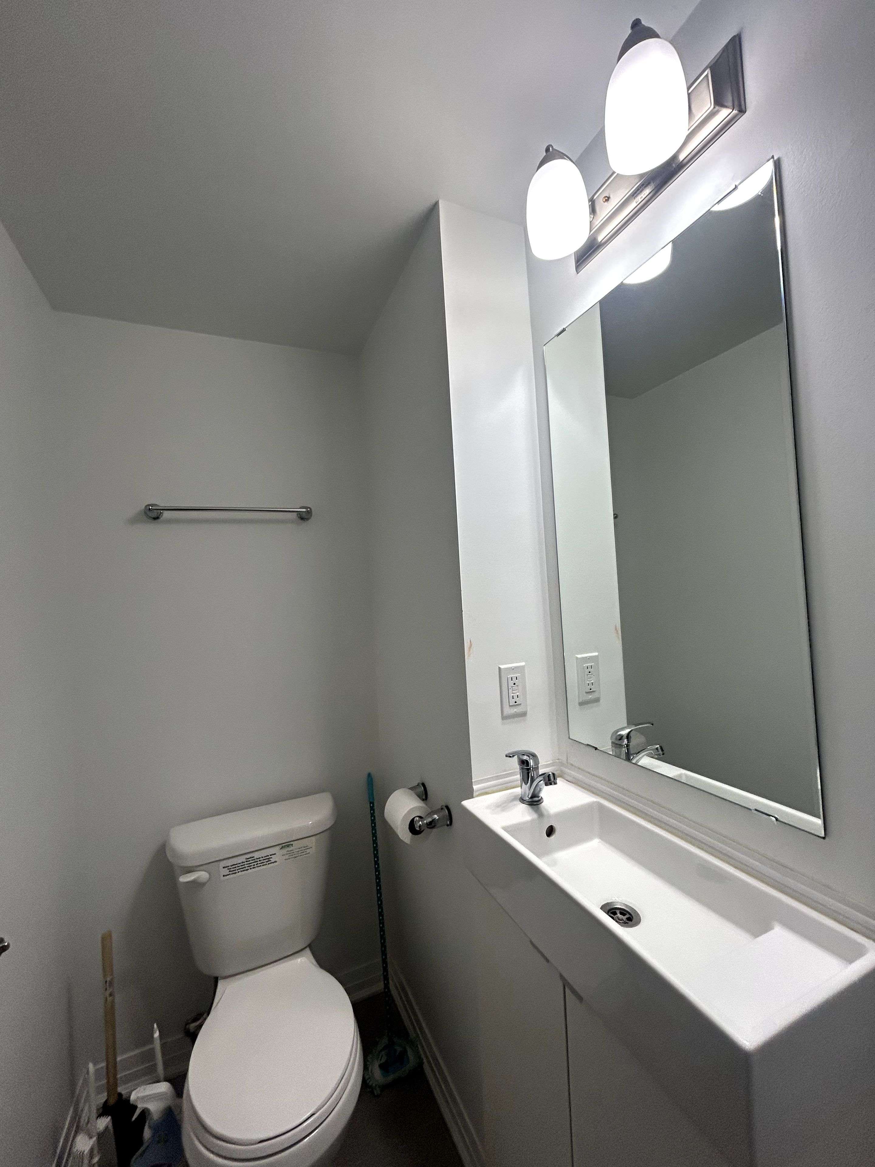 Oshawa, ON L1G 4Y3,1900 Simcoe ST N #719