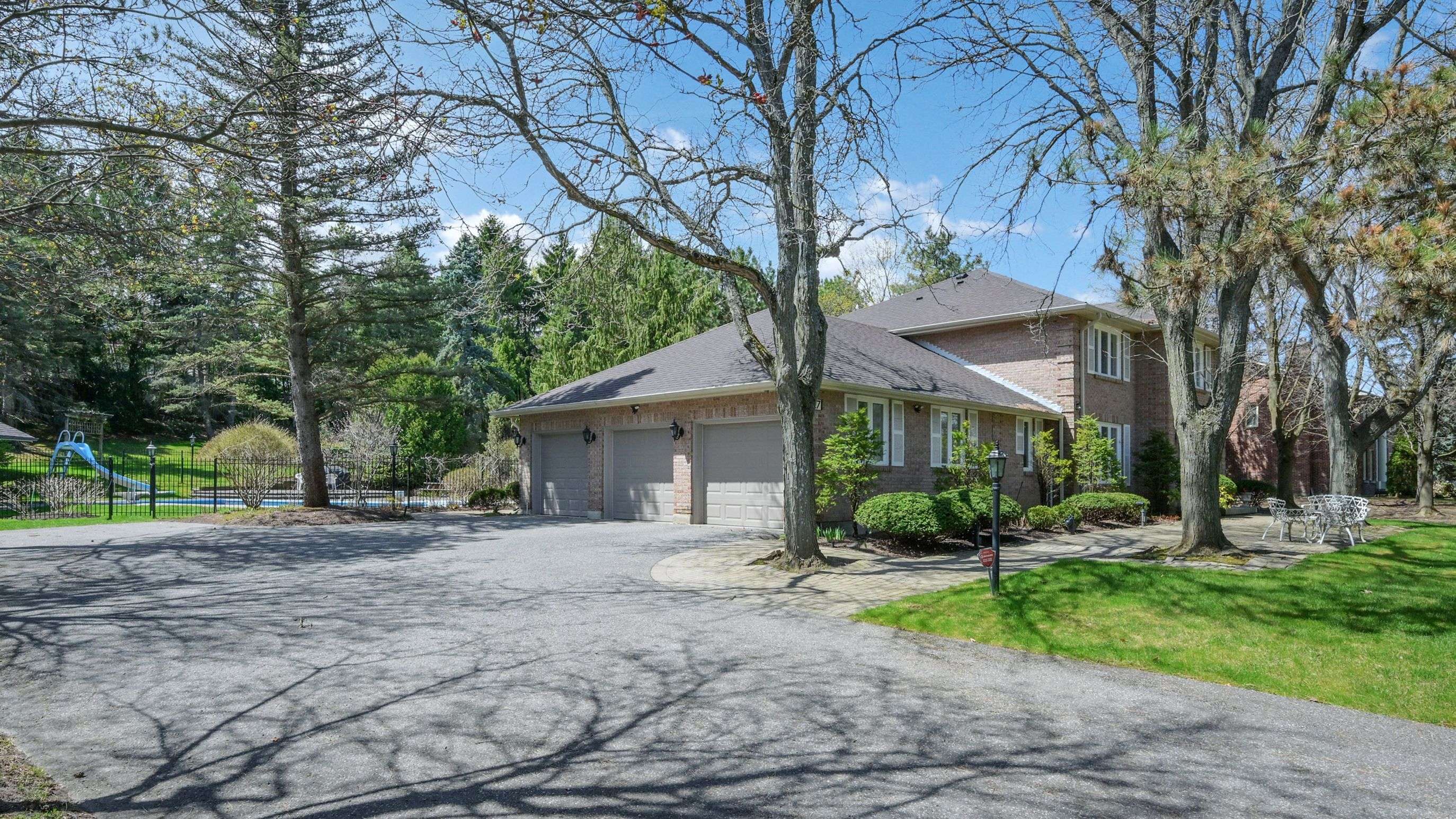 Markham, ON L6C 1A4,27 Country Estates DR
