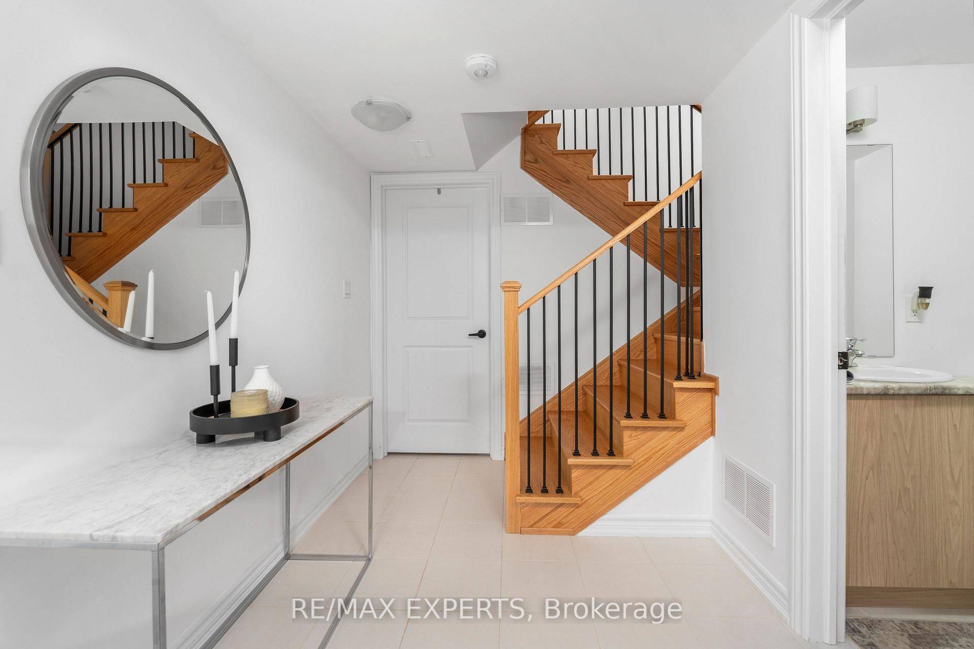 Barrie, ON L9J 0V3,16 Silo Mews