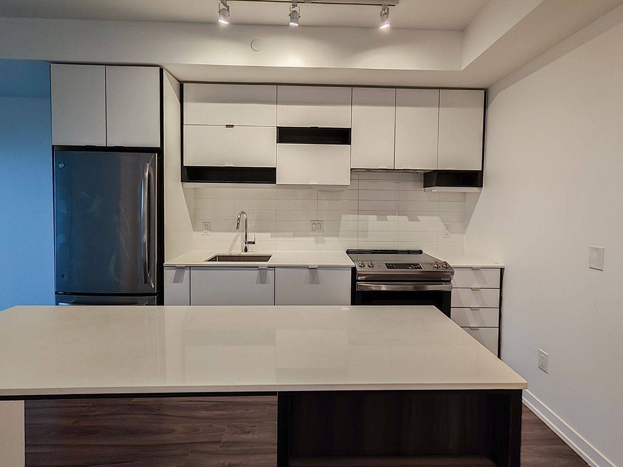 Mississauga, ON L5B 0L4,4065 Confederation Pkwy #3109