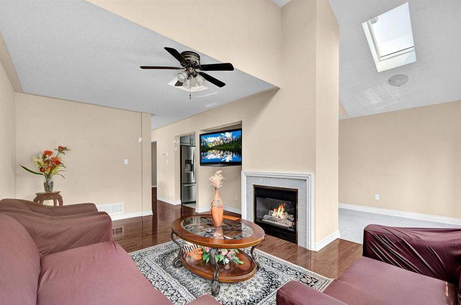 104 Larkspur RD, Brampton, ON L6R 1X2