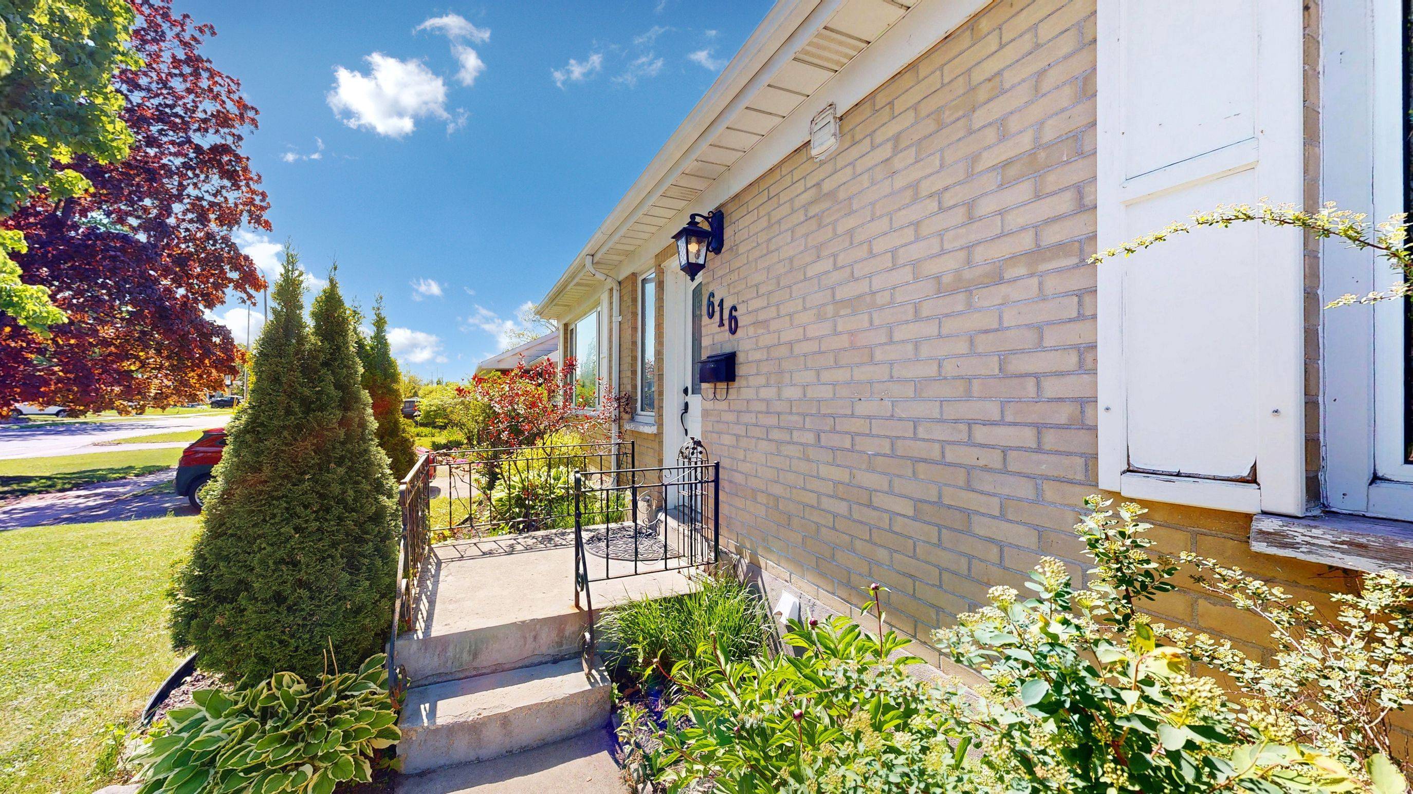 Peterborough South, ON K9J 3W7,616 Crawford DR