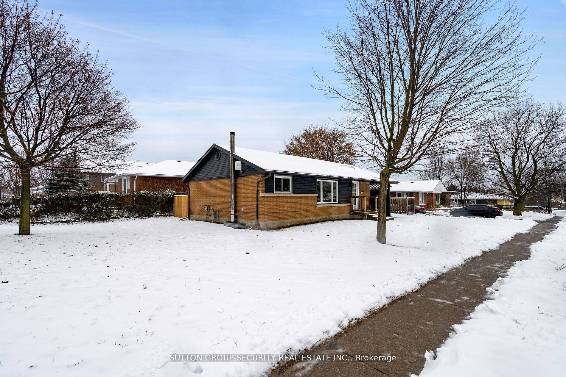 Cambridge, ON N1R 3R2,183 Sekura ST