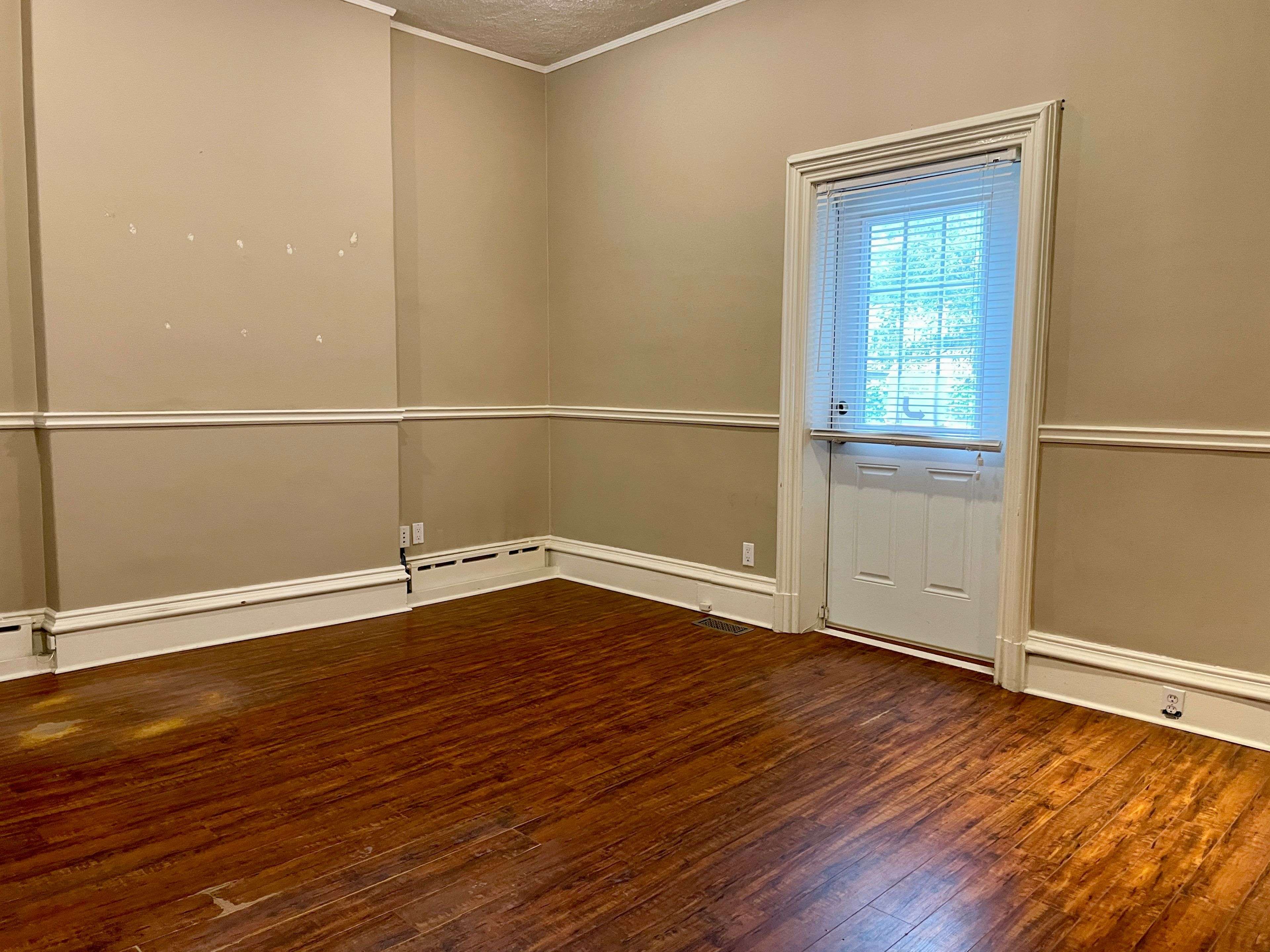 Hamilton, ON L8P 3C8,203 MacNab ST S #3