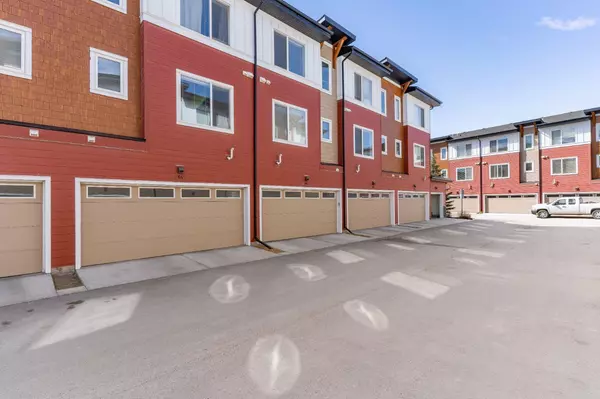 Chestermere, AB T1X 0Z4,111 Rainbow Falls Gate #66